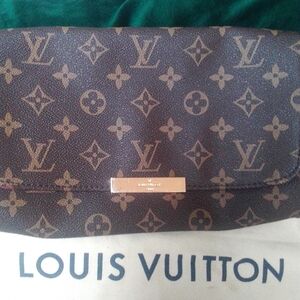Louis Vuitton Monogram Favorite MM Clutch - Brown